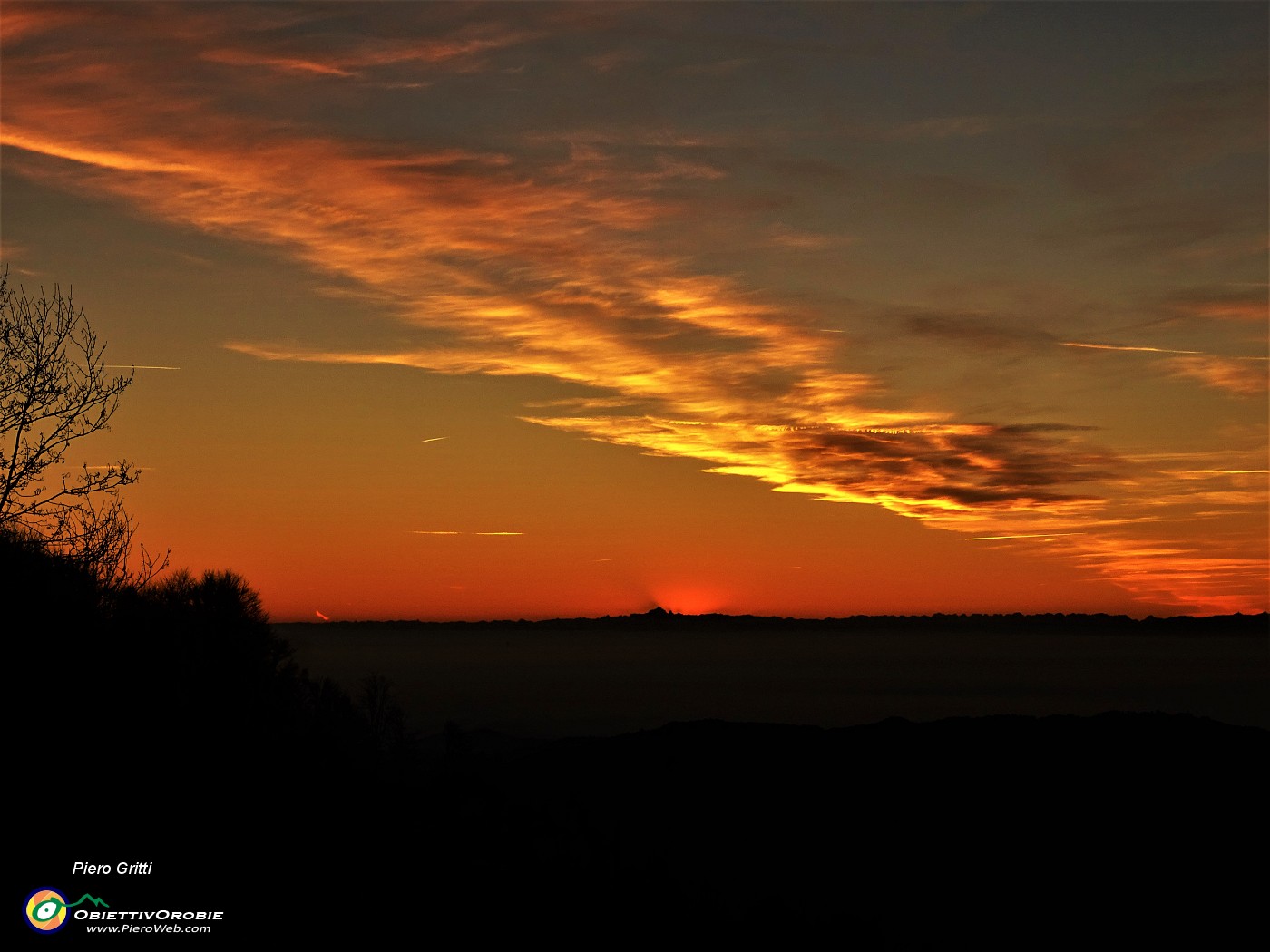 07 Tramonto iinfuocato sul Monviso visto dalla Forcella Alta.JPG